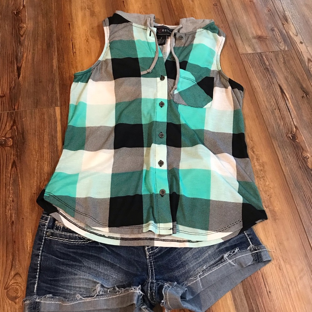 ♦️SOLD♦️Super cute shirt